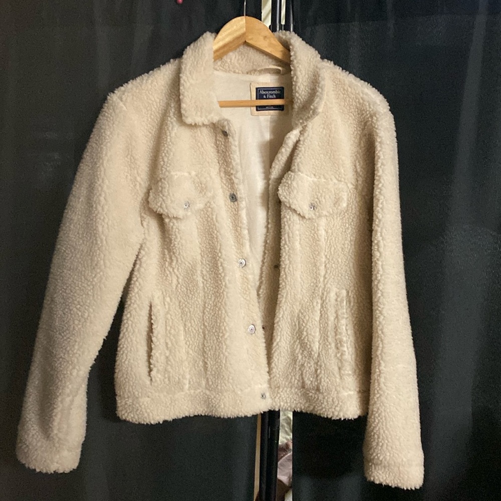 Sherpa Jacket, that looks like a Jean Jacket.